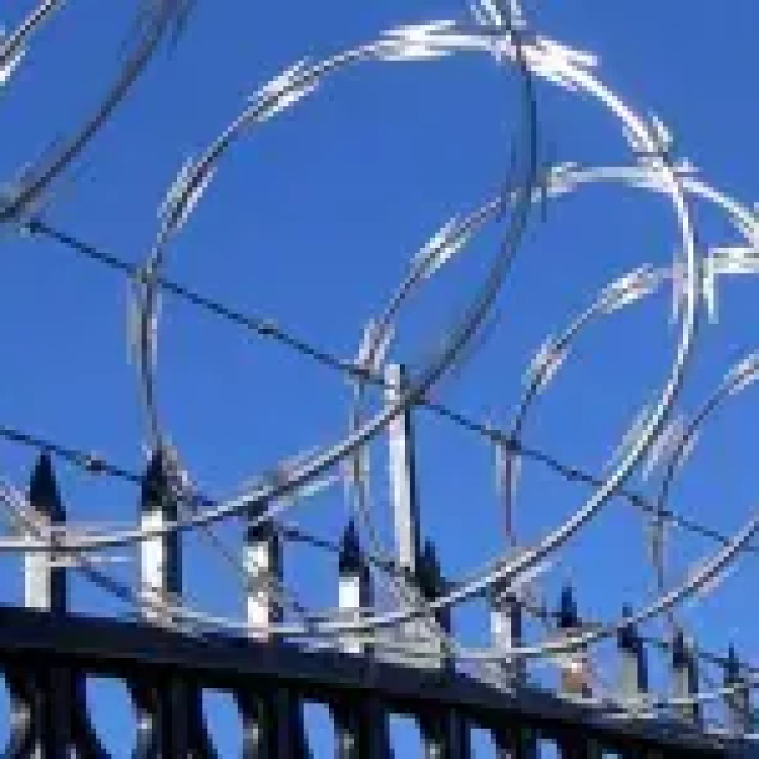 kawat duri silet razor wire
